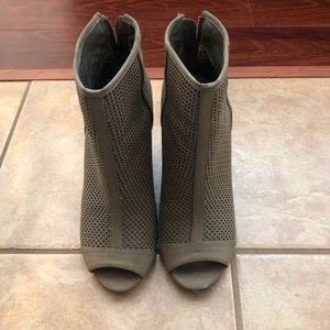 Women’s juicy couture peep toe booties